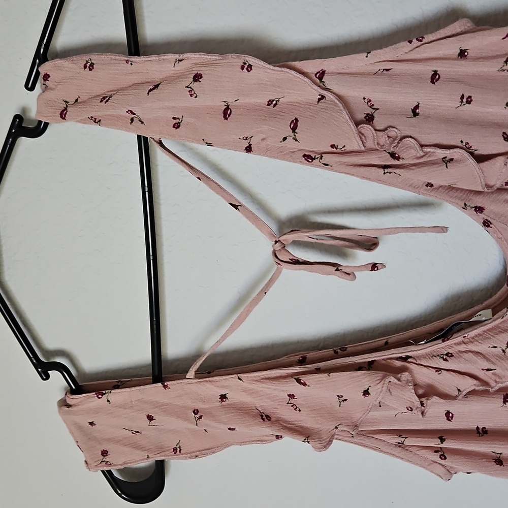 American Eagle Outfitters Floral Rose Deep V Tank Top Blouse Ruffles S NWOT Pink - Picture 10 of 12